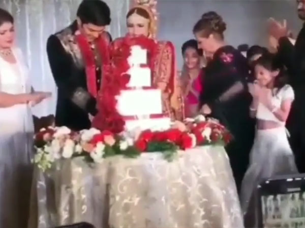 Comedy in Arya and Sayyeshaa wedding Comedy in Arya and Sayyeshaa wedding