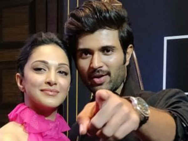 Kiara Advanis selfie with Vijay Devarakinda Kiara Advanis selfie with Vijay Devarakinda