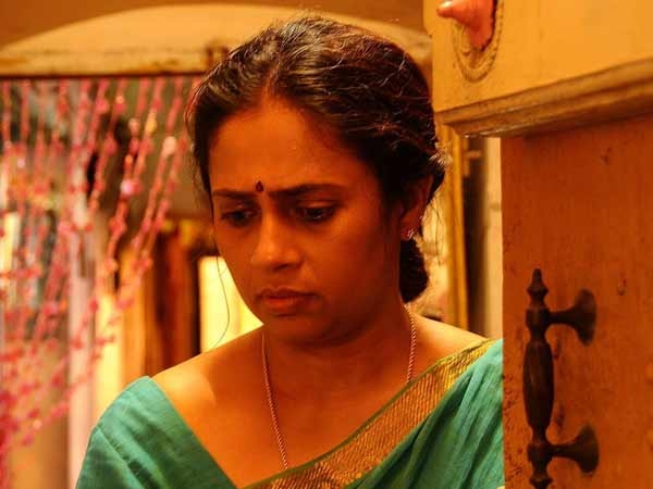 அறிமுக நாயகி லவ்லின்: