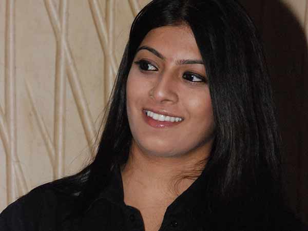 Pollachi issue: Why Big actors are silent, asks Varalakshmi Sarathkumar Pollachi issue: Why Big actors are silent, asks Varalakshmi Sarathkumar