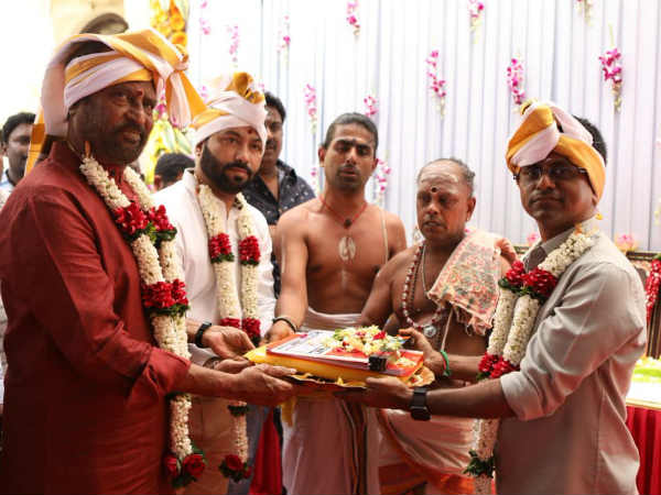 Darbar Pooja held in Mumbai Darbar Pooja held in Mumbai
