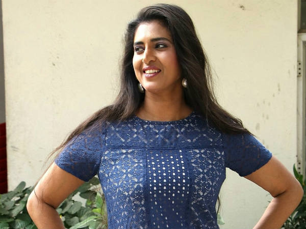 Kasthuri asks sorry to Latha Kasthuri asks sorry to Latha