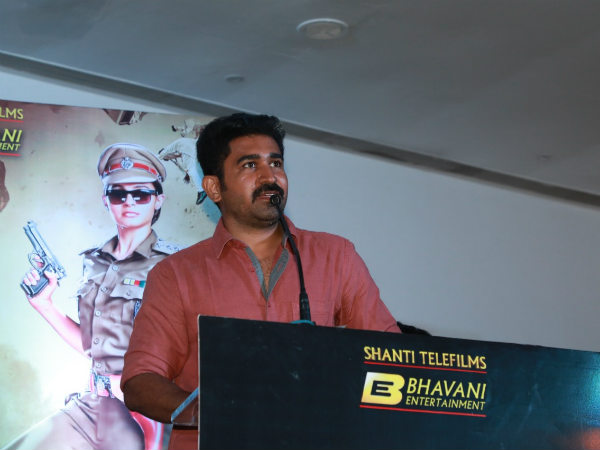 முதல்முறையாக இரட்டை வேடம்