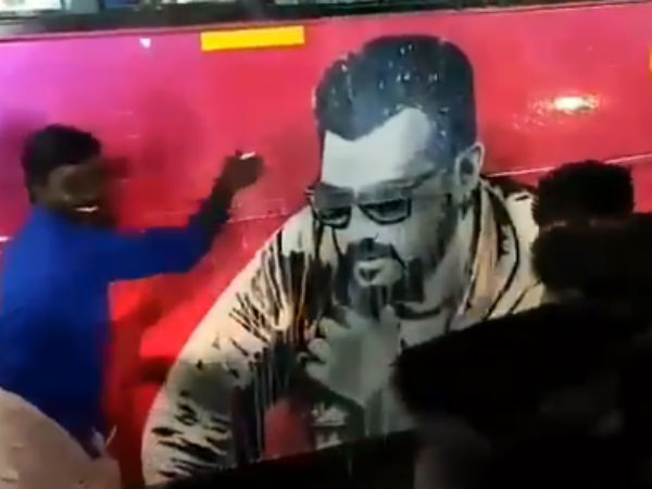 அஜித்துக்கு பாலாபிஷேகம்