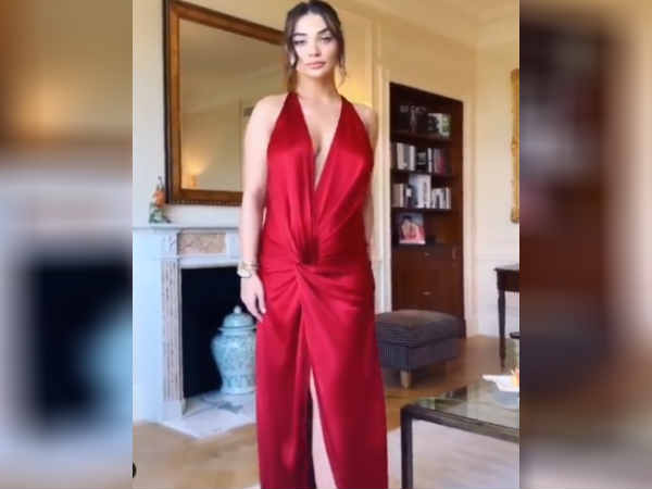 pregnant amy jackson cradles herbaby bump in a scarlet gown pregnant amy jackson cradles herbaby bump in a scarlet gown