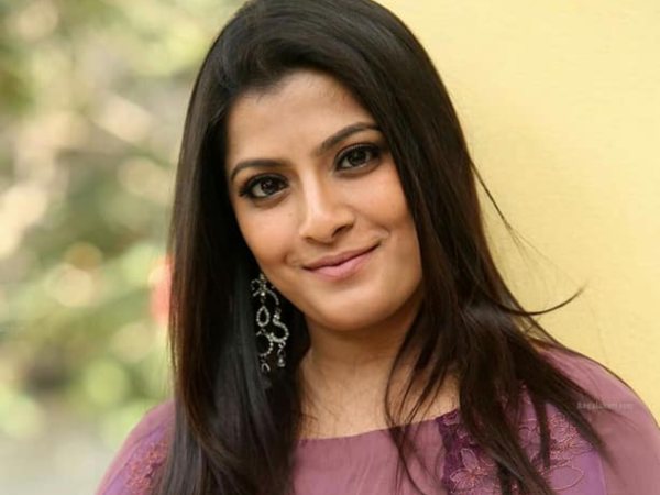Varalakshmi to act as baddie in Balakrishna movie Varalakshmi to act as baddie in Balakrishna movie