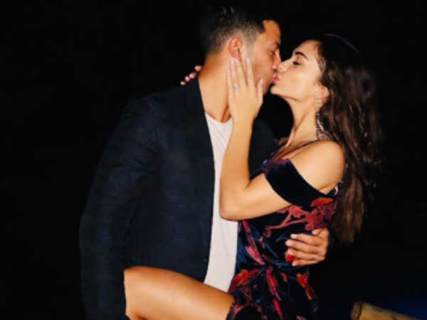 Pregnant Amy Jackson craves for honey Pregnant Amy Jackson craves for honey