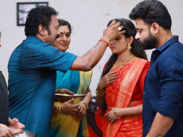 அகிலா புகழ்