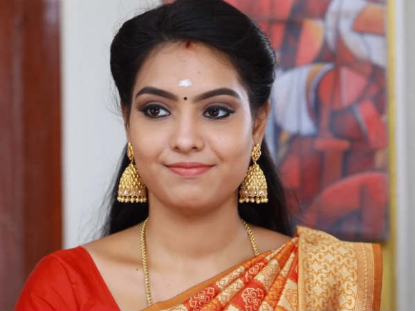 புகழ் அகிலா