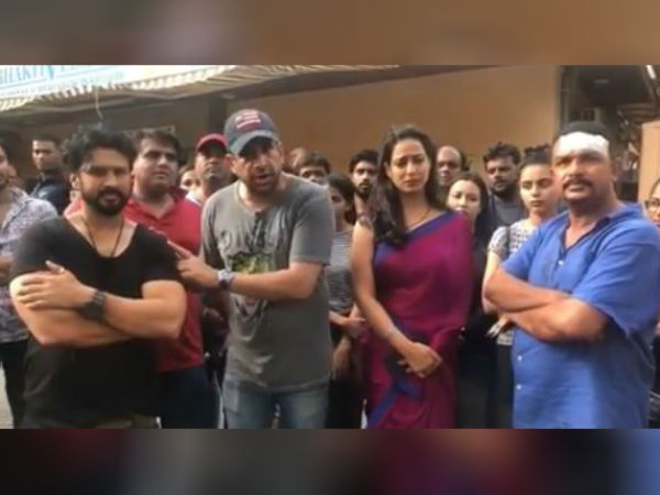 Mahie Gill, director attacked by drunkmen: Shocking video Mahie Gill, director attacked by drunkmen: Shocking video