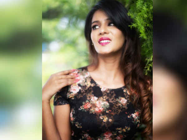 Actress Meera Mitun Photos becomes viral on Social media Actress Meera Mitun Photos becomes viral on Social media