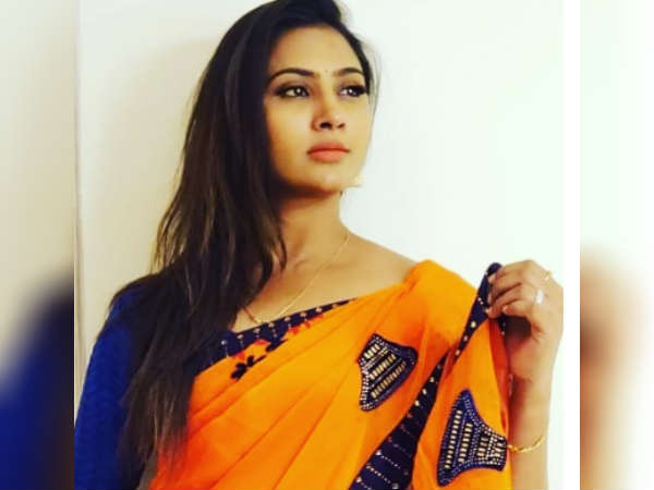 மைனா நந்தினி