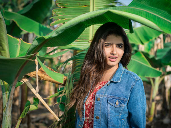 Amisha Narwal make Vijay Antony dance on the stage Amisha Narwal make Vijay Antony dance on the stage