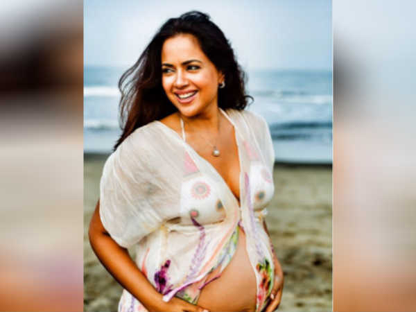 Sameera Reddy gives befitting reply to haters Sameera Reddy gives befitting reply to haters