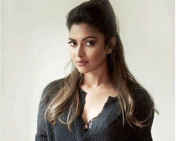 லேபுக்கு வந்த அமலா