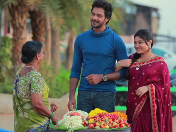 மல்லிப் பூ எங்கே ரோஜா?