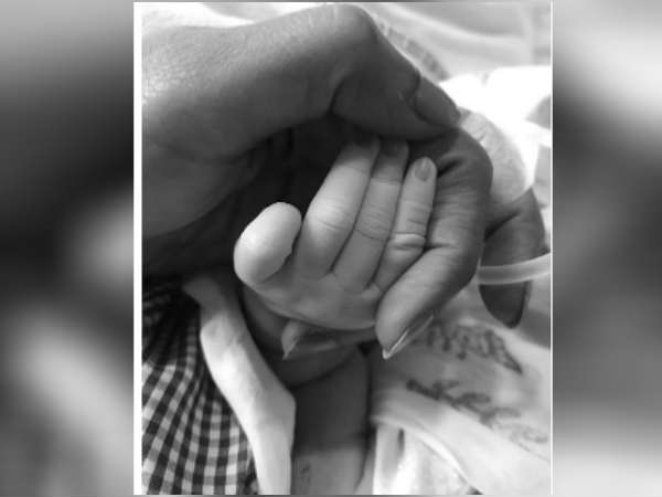 Sameera Reddy posts picture of baby girl Sameera Reddy posts picture of baby girl