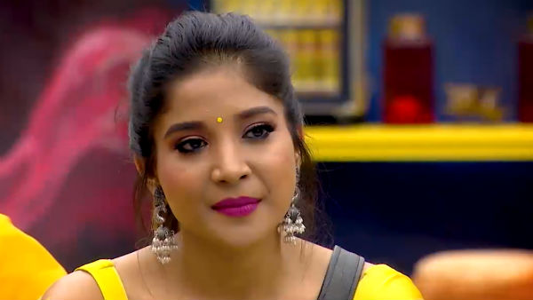 விளாசும் நெட்டிசன்ஸ்