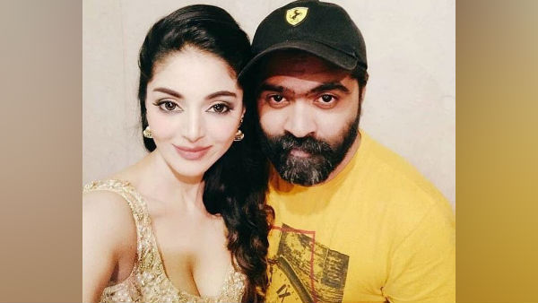 Sanam Shetty takes selfie with Simbu Sanam Shetty takes selfie with Simbu