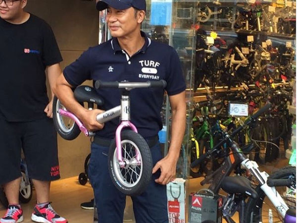 Actor Simon Yam stabbed Actor Simon Yam stabbed