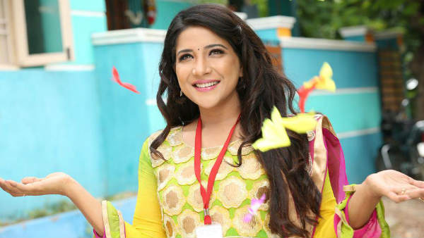 Big Boss Sakshi Agarwal attending the Navratri Utsav 2019 event Big Boss Sakshi Agarwal attending the Navratri Utsav 2019 event