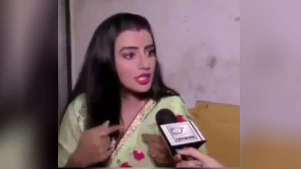 Pawan Singh threatens to kill me: Actress Akshara Singh Pawan Singh threatens to kill me: Actress Akshara Singh