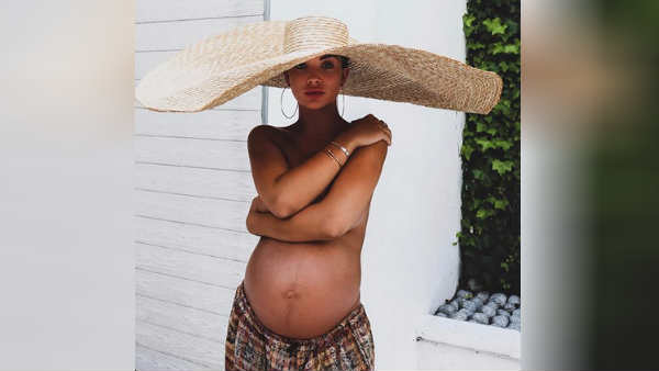 Amy Jackson posts topless picture on instagram Amy Jackson posts topless picture on instagram
