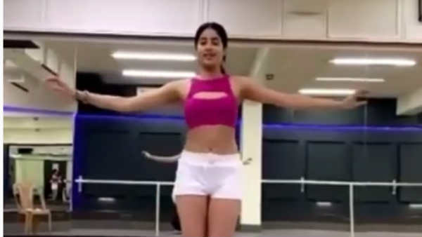 Have you seen this belly dance video of Janhvi Kapoor? Have you seen this belly dance video of Janhvi Kapoor?