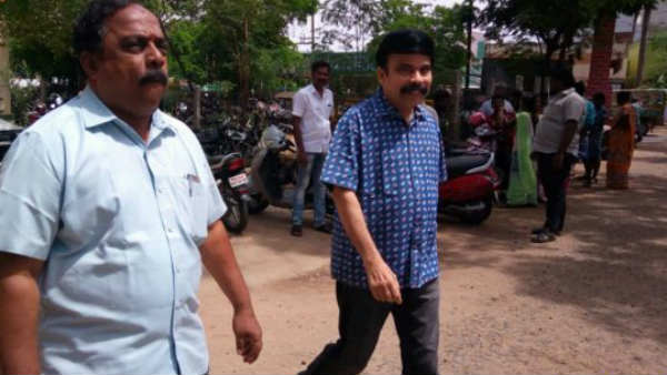 Actor Power Star Srinivasan signed in Mamapparai Police station Actor Power Star Srinivasan signed in Mamapparai Police station