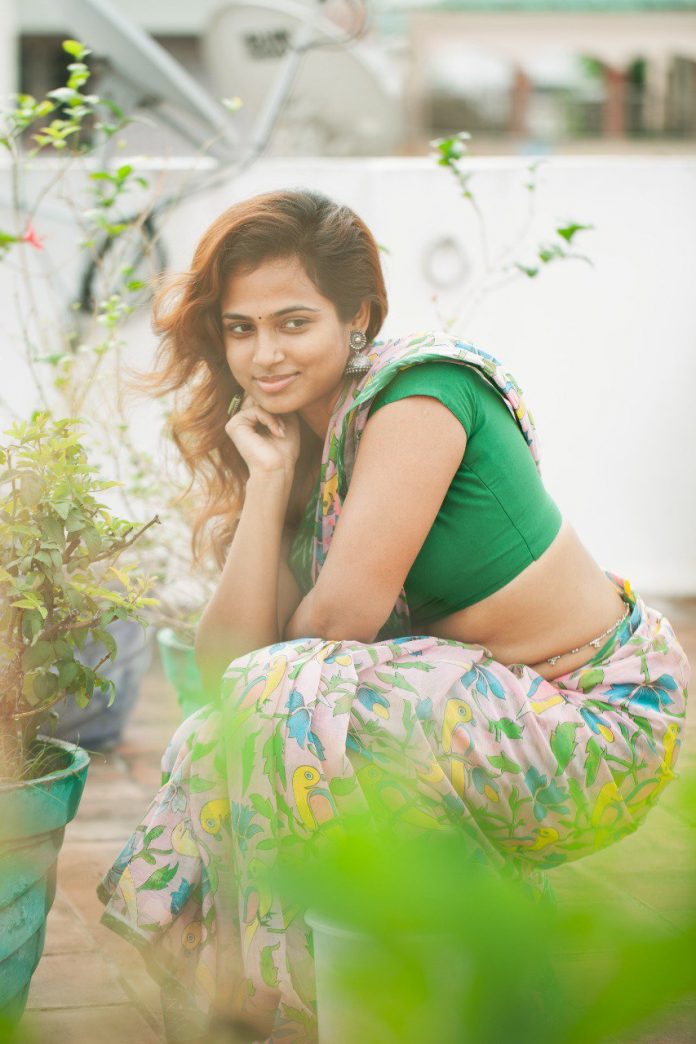 Ramya Pandian glamour photos goes viral in Social media Ramya Pandian glamour photos goes viral in Social media