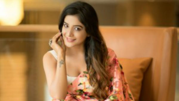 Big Boss Sakshi Agarwal attending the Navratri Utsav 2019 event Big Boss Sakshi Agarwal attending the Navratri Utsav 2019 event