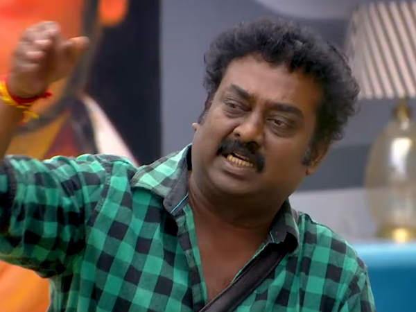 பஸ்ஸில் பெண்களை உரசி