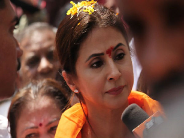 Dividing the state of Jammu and Kashmir was an inhumane act-Urmila Matondkar Dividing the state of Jammu and Kashmir was an inhumane act-Urmila Matondkar