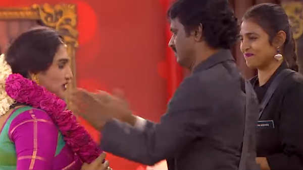 பேய் அறைந்தது போல்