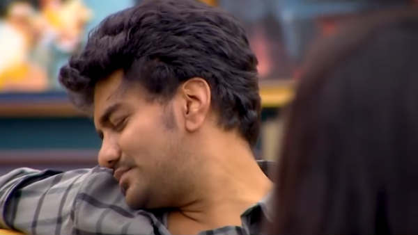 காப்பாற்றும் விஜய் டிவி