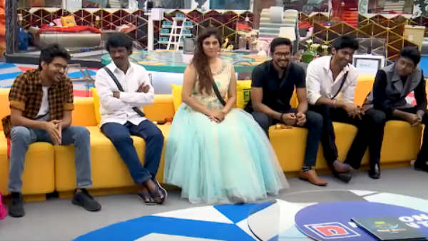 ஒட்டி உரசி காதல்