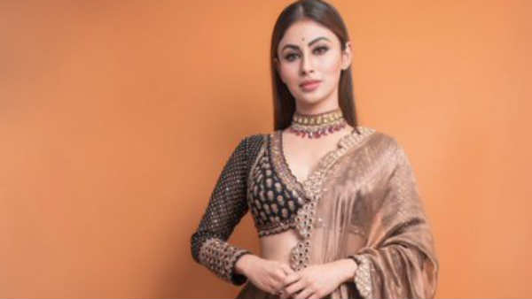 Actress Mouni roy escapes life from a accident in Mumbai Actress Mouni roy escapes life from a accident in Mumbai