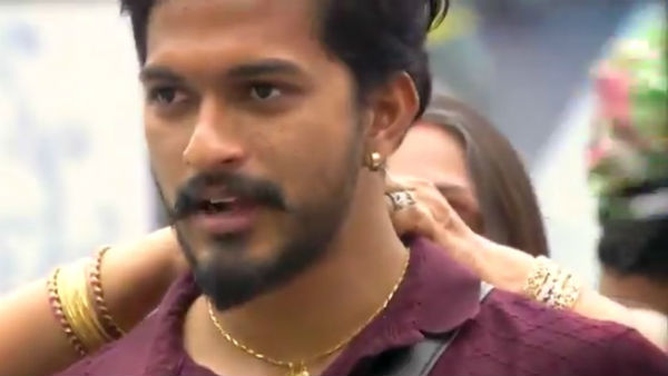 இதயம் வடிவில் டாலர்