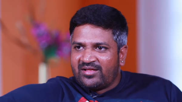 தியாகம் செய்கிறார்
