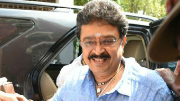 மேடையில் சல்யூட்