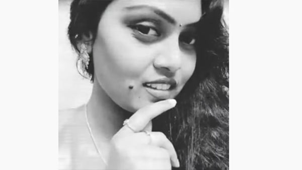 உதட்டோரம் மச்சம்