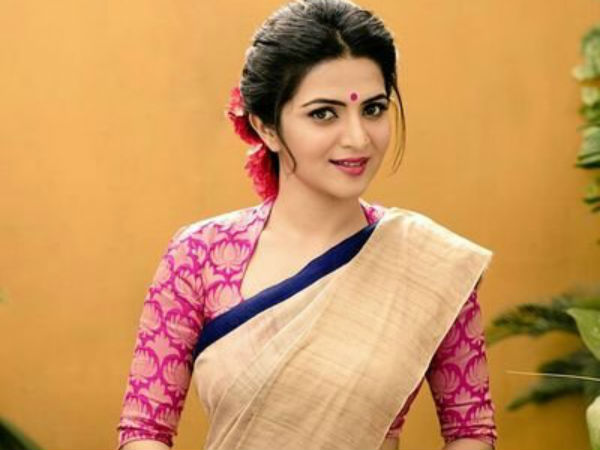 Dhivyadharshini won Darling of Television Award Dhivyadharshini won Darling of Television Award