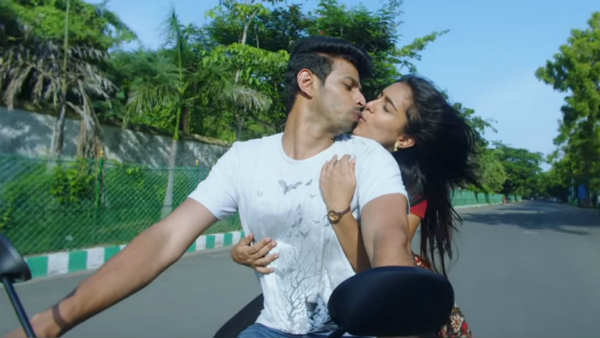 லிப் டூ லிப் காட்சி