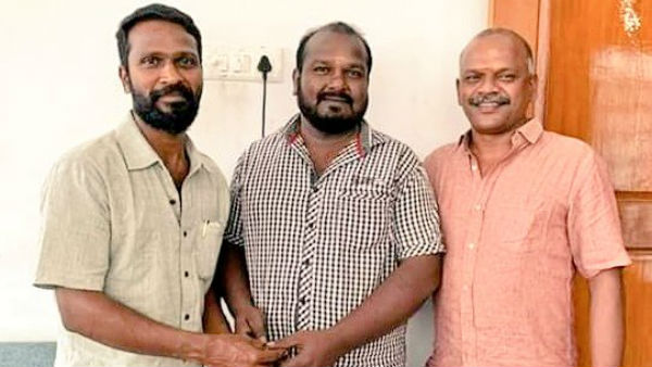 director vetrimaaran gives gifts to asuran technicians director vetrimaaran gives gifts to asuran technicians