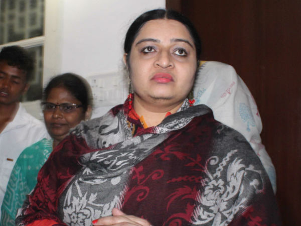 High court granted permission to deepa to sue a civil suit on Jayalalithas biography High court granted permission to deepa to sue a civil suit on Jayalalithas biography