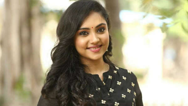 smruthi venkat is doing parallel job with modelling and cinema smruthi venkat is doing parallel job with modelling and cinema