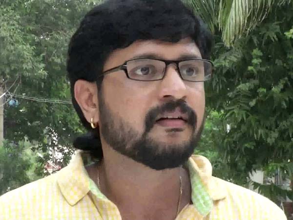 போலீஸில் புகார்