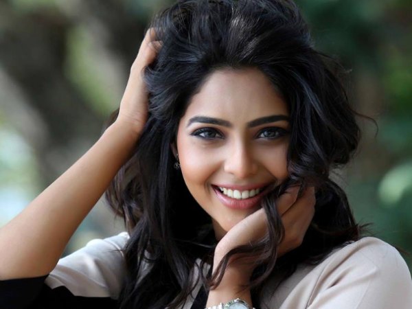 Aishwarya Lekshmi is the latest addition in Maniratnams Ponniyin Selvan Aishwarya Lekshmi is the latest addition in Maniratnams Ponniyin Selvan