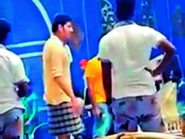Actor Mahesh Babu’s lungi dance scene leaked Actor Mahesh Babu’s lungi dance scene leaked