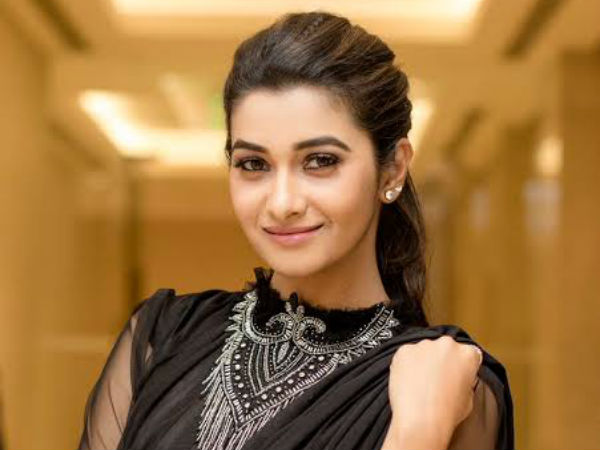 vani bhojan chases priya bhavani shankar vani bhojan chases priya bhavani shankar